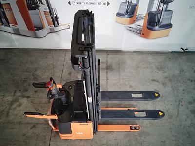 Stacker elétrico 1,000-2,000kg XE 