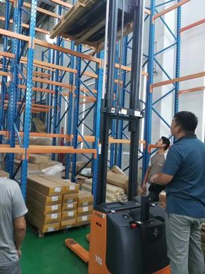 Stacker elétrico 1,000-2,000kg XE 