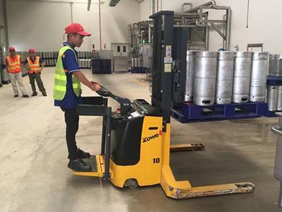 Stacker elétrico 1,000-2,000kg XEK 